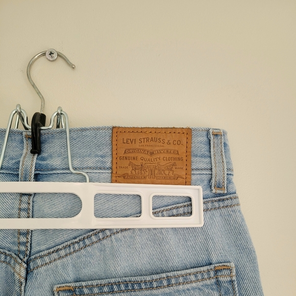 <SOLD> EUC LIKE NEW Levi's premium high loose size 24 - Picture 4 of 8